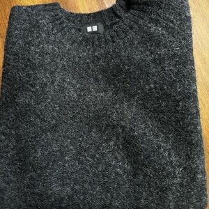 Uniqlo Gray Crewneck Sweater Soft and Versatile